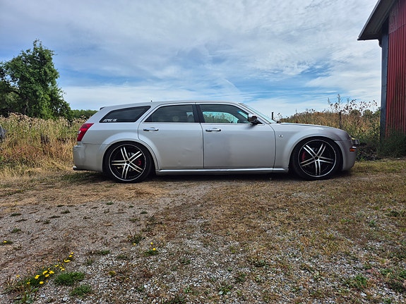 Chrysler 300C 3 of 10