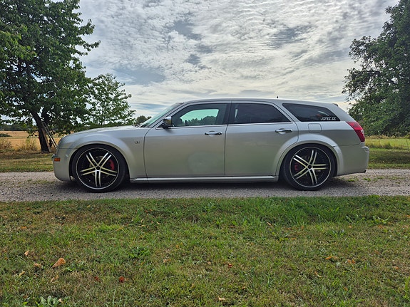 Chrysler 300C 2 of 10