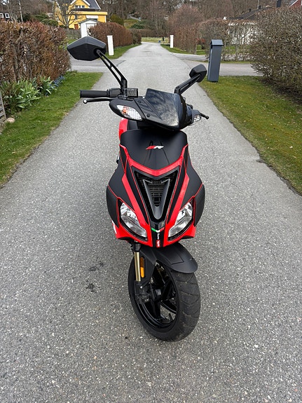 Aprilia SR50 R 2 of 7