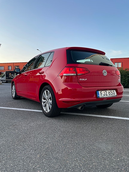 Volkswagen Golf VII 6 of 15