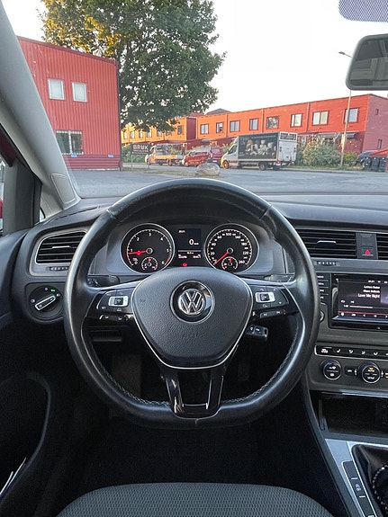 Volkswagen Golf VII 10 of 15