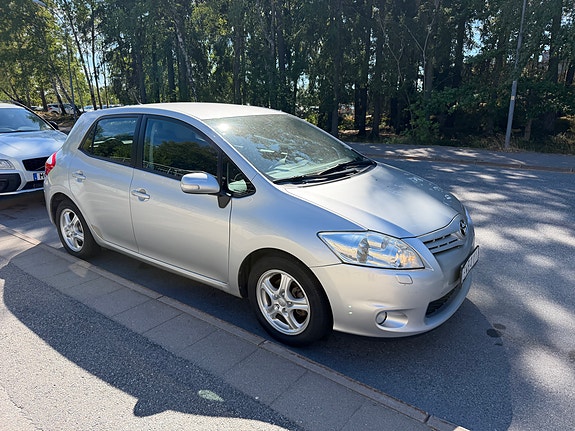 Toyota Auris 4 of 12