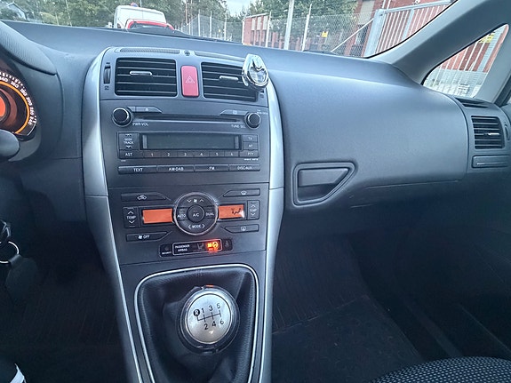 Toyota Auris 6 of 12