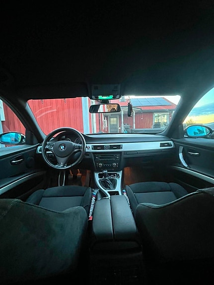 BMW 325i 2 of 8