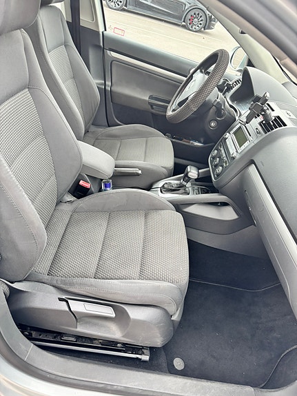 Volkswagen Golf V 5 of 7