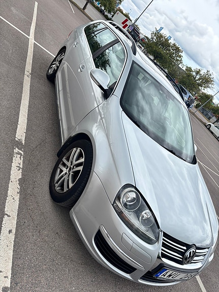 Volkswagen Golf V 2 of 7