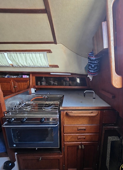 Aphrodite 30 – 1980 – Ny motor, autopilot och litiumbatterier 5 of 9
