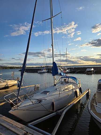 Aphrodite 30 – 1980 – Ny motor, autopilot och litiumbatterier 2 of 9
