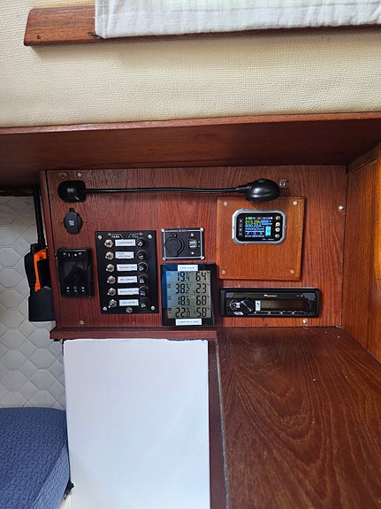 Aphrodite 30 – 1980 – Ny motor, autopilot och litiumbatterier 6 of 9