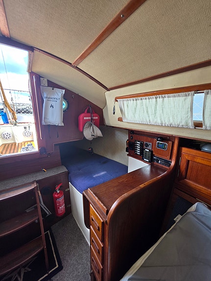 Aphrodite 30 – 1980 – Ny motor, autopilot och litiumbatterier 7 of 9