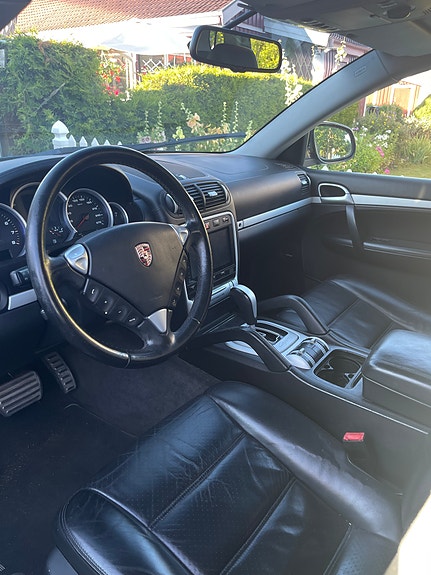 Porsche Cayenne S 6 of 13
