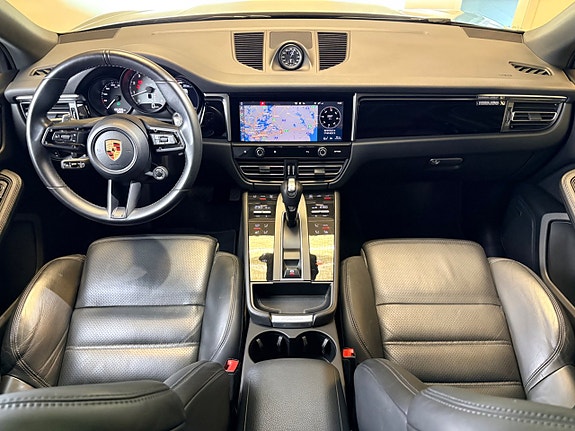 Porsche Macan 6 of 30