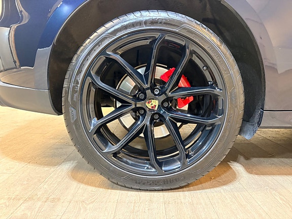 Porsche Macan 29 of 30