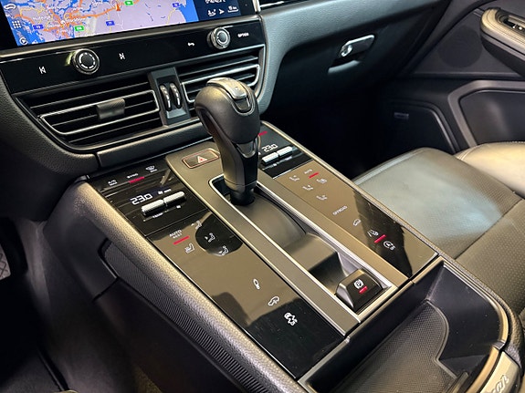 Porsche Macan 11 of 30
