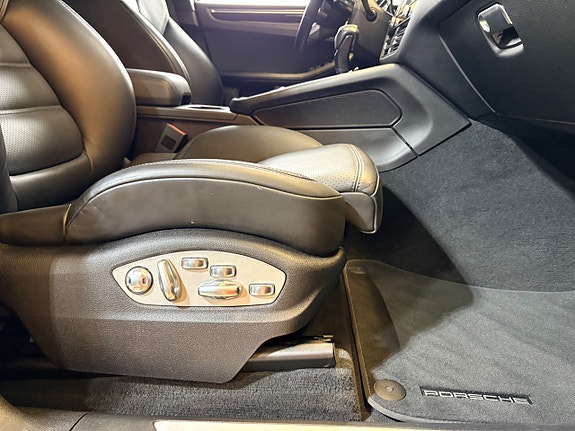 Porsche Macan 23 of 30