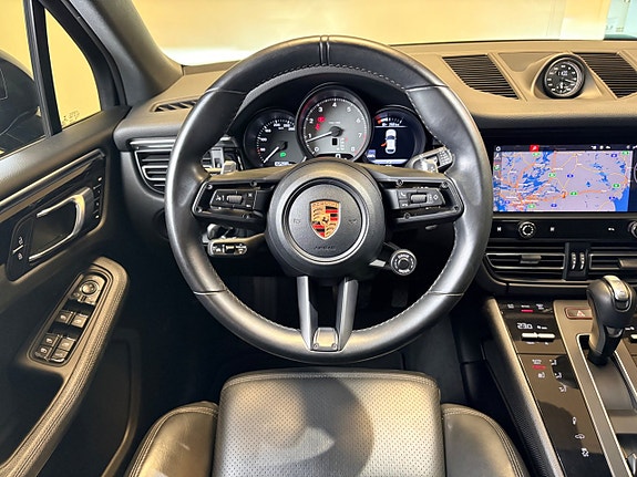 Porsche Macan 7 of 30