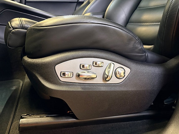 Porsche Macan 12 of 30