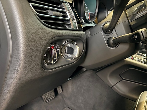 Porsche Macan 14 of 30