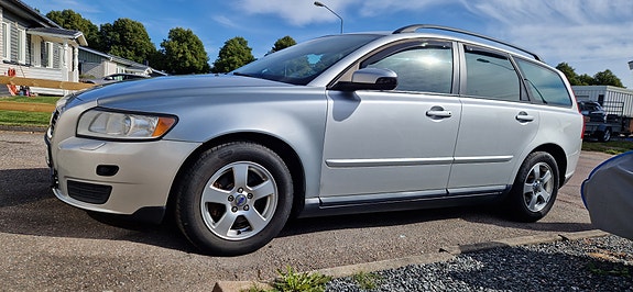 Volvo V50 3 of 3