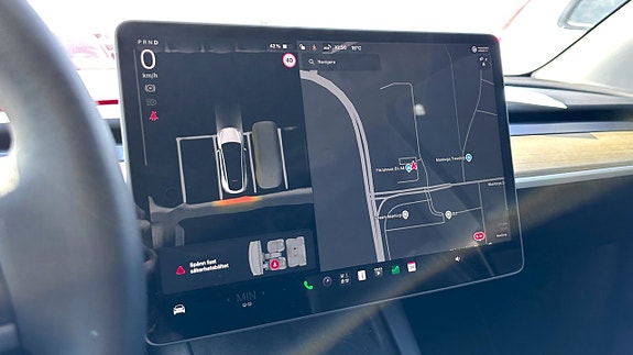 Tesla Model Y 4 of 6