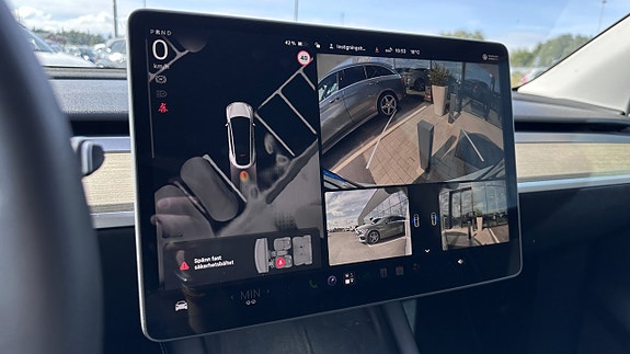 Tesla Model Y 5 of 6