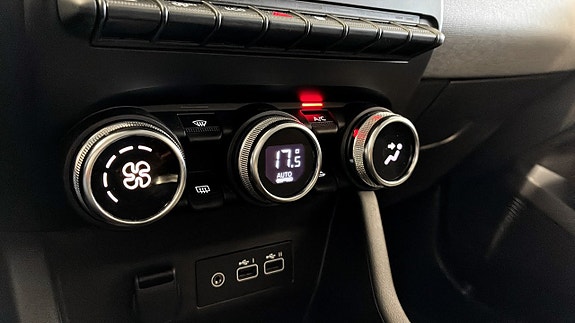 Renault Clio 23 of 24