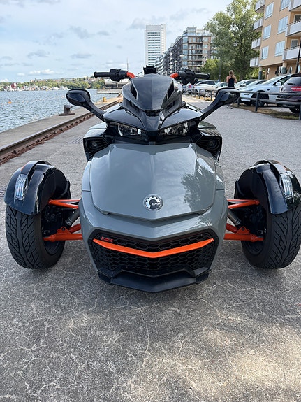 Can-Am Spyder 4 of 7