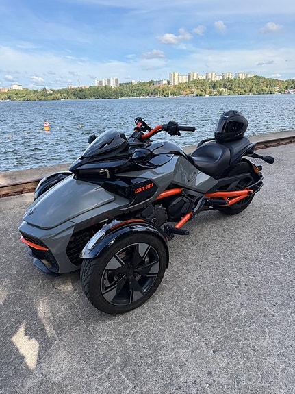 Can-Am Spyder 5 of 7