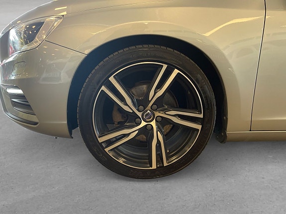 Volvo V60 8 of 26