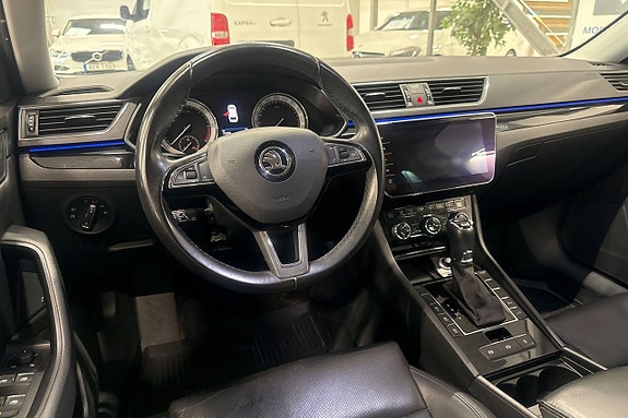 Skoda Superb 9 of 27