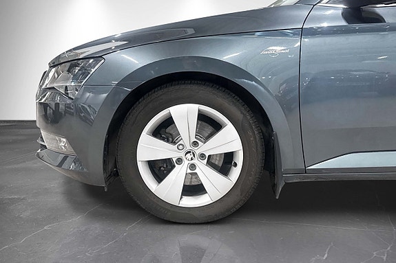 Skoda Superb 2 of 27