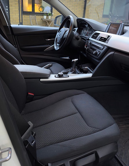 BMW 320d 3 of 16
