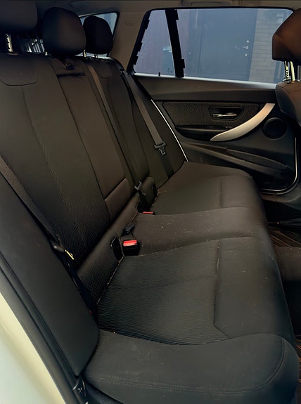 BMW 320d 12 of 16