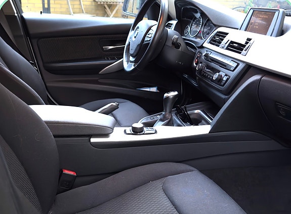 BMW 320d 16 of 16