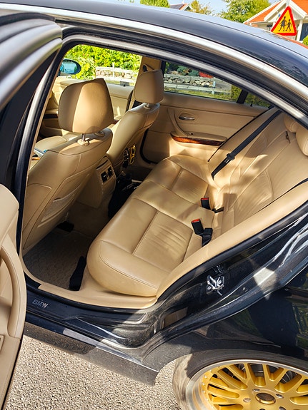 BMW 325i 4 of 4