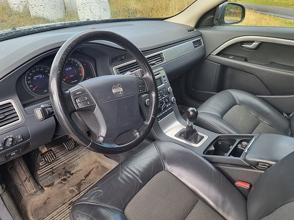 Volvo V70 4 of 8