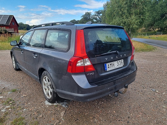 Volvo V70 3 of 8
