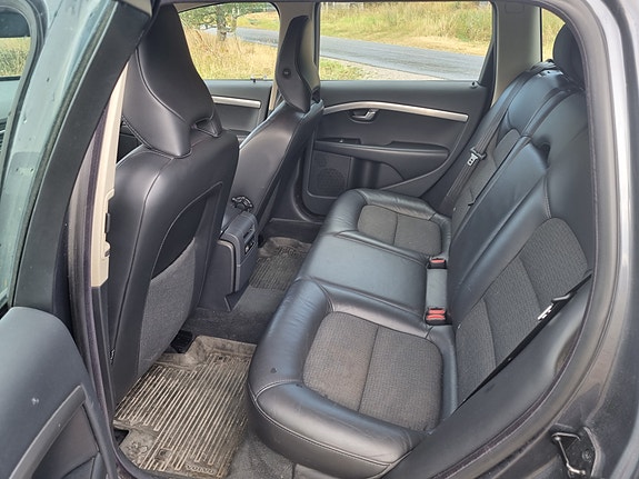 Volvo V70 6 of 8