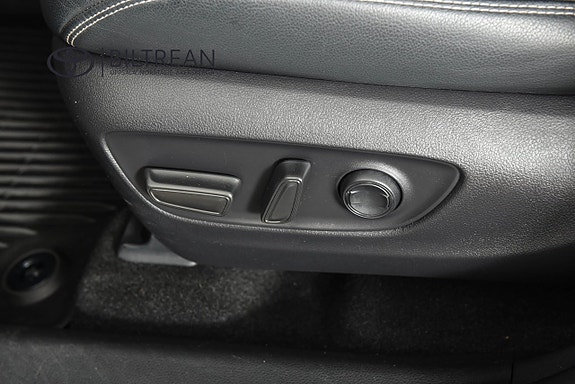 Toyota RAV4 11 of 19