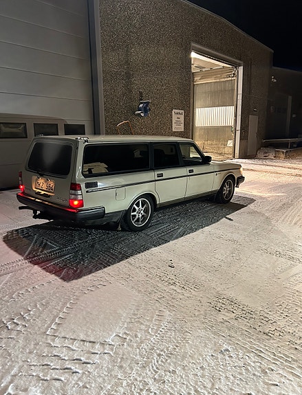 Volvo 240 2 of 12