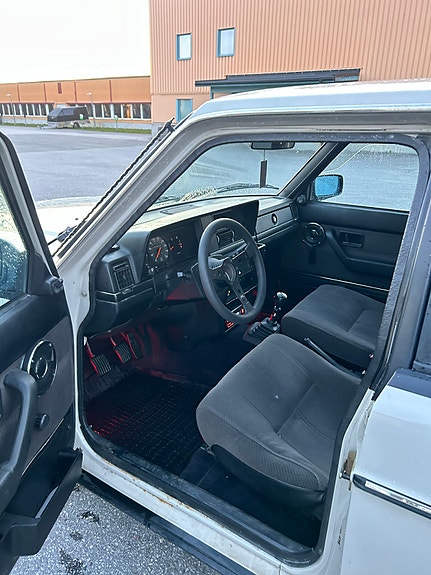 Volvo 240 5 of 12