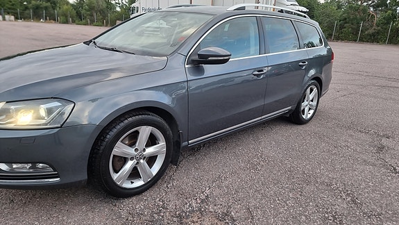 Volkswagen Passat 2 of 9