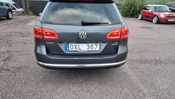 Volkswagen Passat 3 of 9