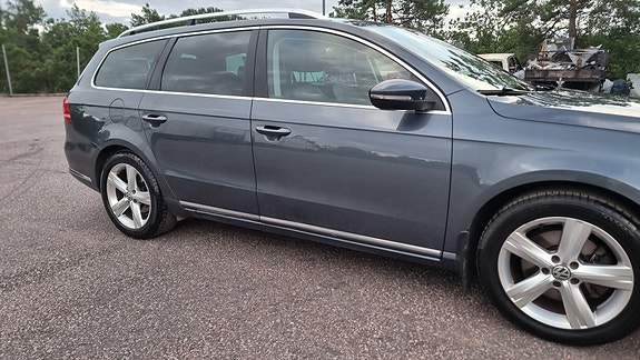 Volkswagen Passat 4 of 9