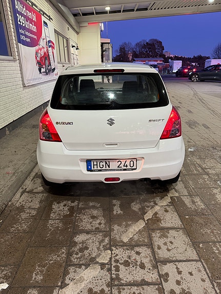 Suzuki Swift 5 of 10