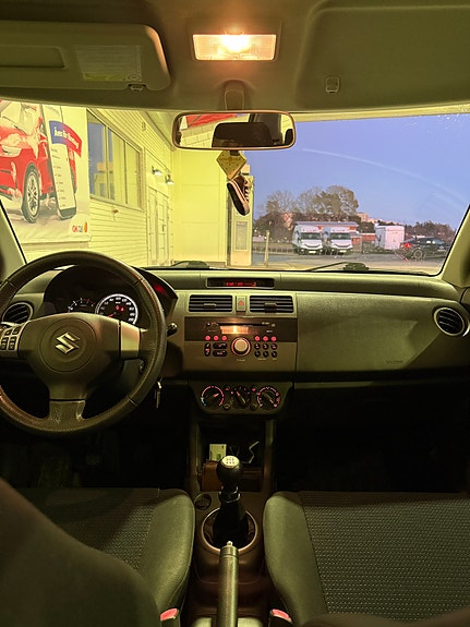Suzuki Swift 7 of 10