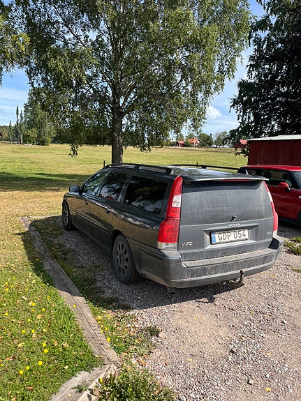 Volvo V70 3 of 5