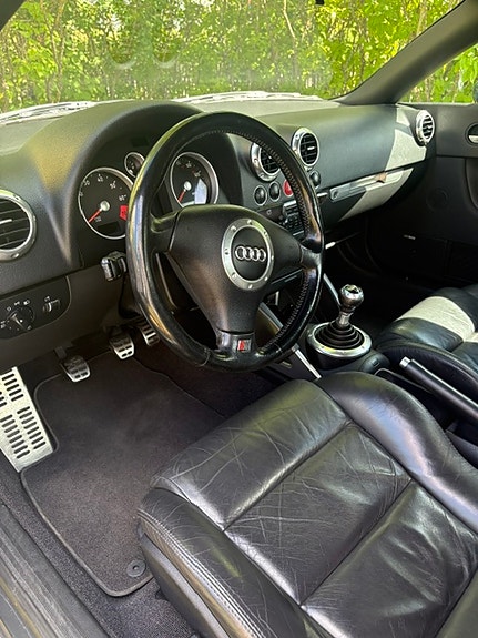 Audi TT 3 of 4