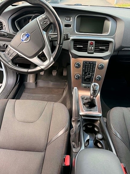 Volvo V40 Cross Country 3 of 6