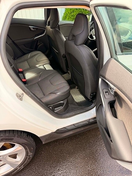 Volvo V40 Cross Country 4 of 6